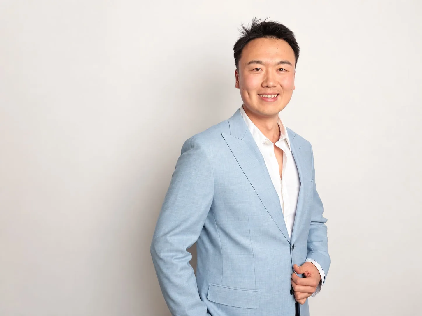 Portrait of Sherwood Chen, bilingual marriage celebrant in Melbourne